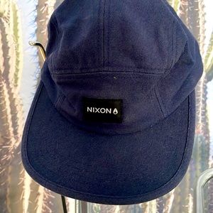 5 panels Blue Nixon hat with flowers.